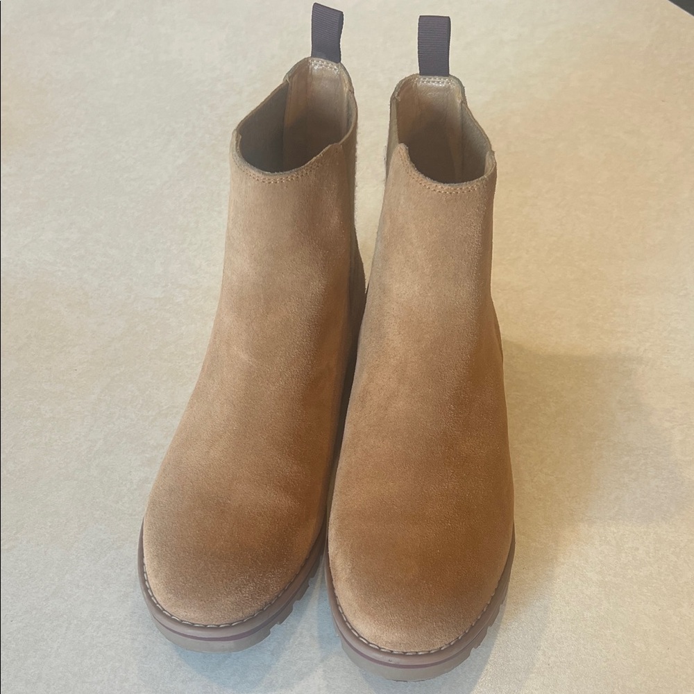 NWOT Crown Vintage Brown Suede Ankle Booties
